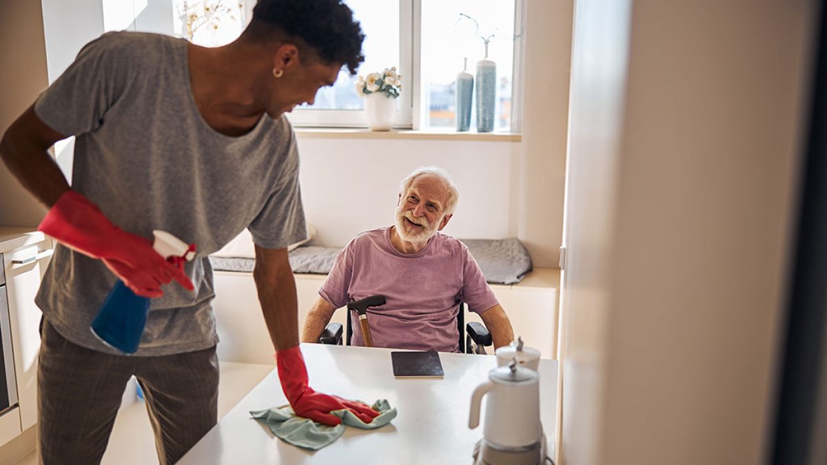 Nettoyage pour les Personnes Âgées : Services Essentiels pour un Quotidien Plus Facile avec Joyser Senior Services