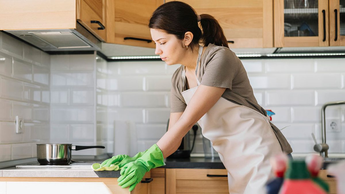 La femme de ménage : Votre aide idéale pour une maison propre, rangée et aérée